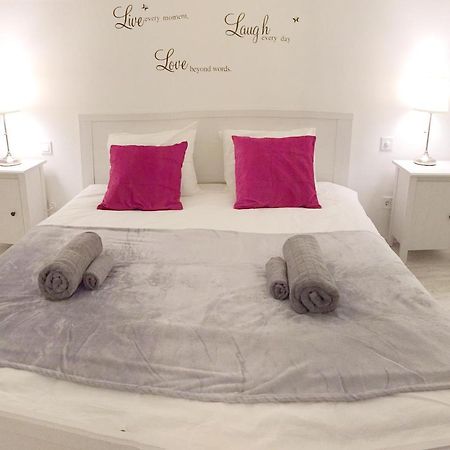 City Center Apartment With Gym & Spa Budapest Bagian luar foto