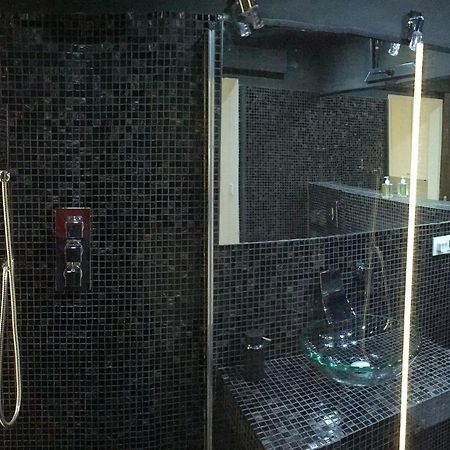 City Center Apartment With Gym & Spa Budapest Bagian luar foto