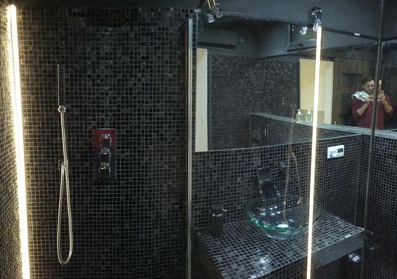 City Center Apartment With Gym & Spa Budapest Bagian luar foto