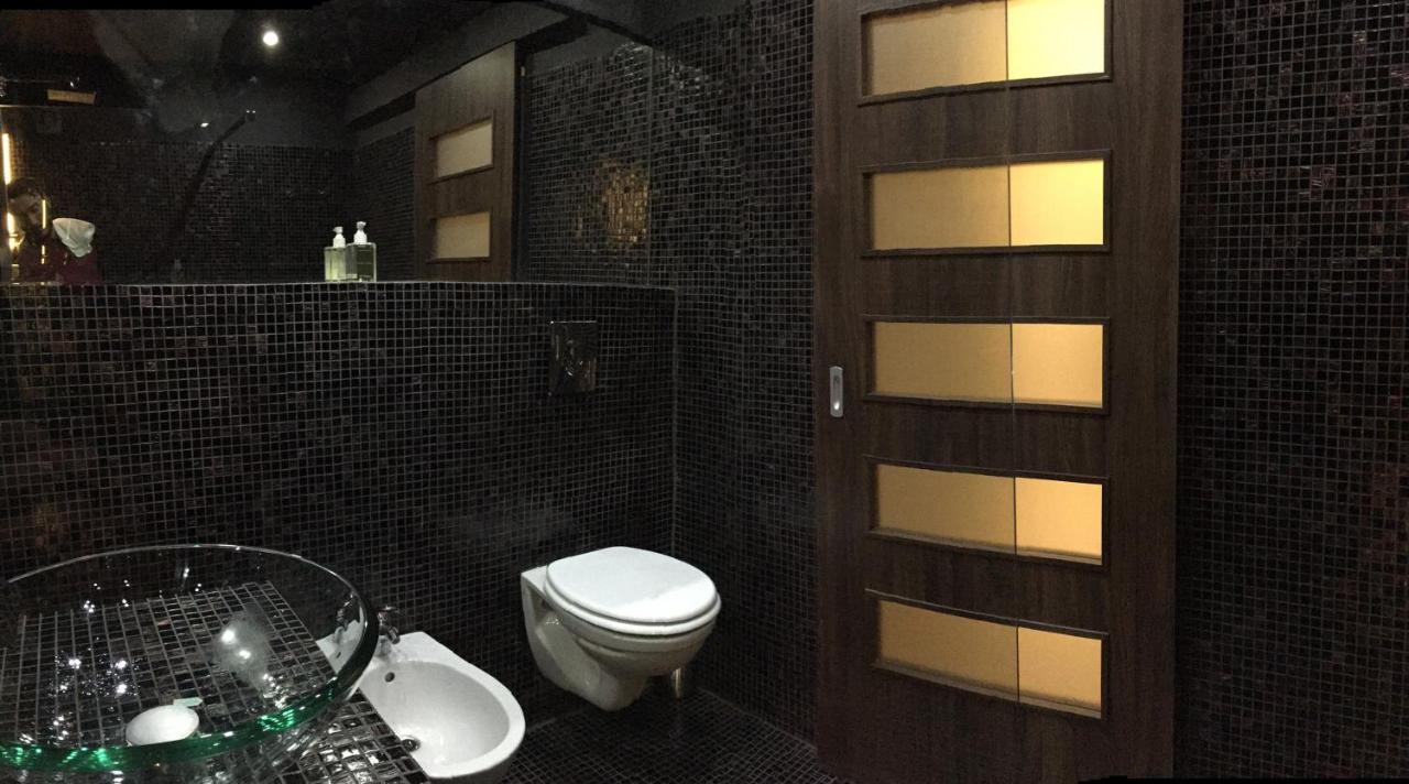 City Center Apartment With Gym & Spa Budapest Bagian luar foto