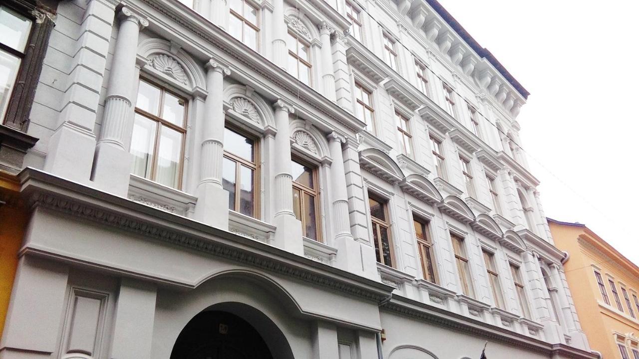 City Center Apartment With Gym & Spa Budapest Bagian luar foto
