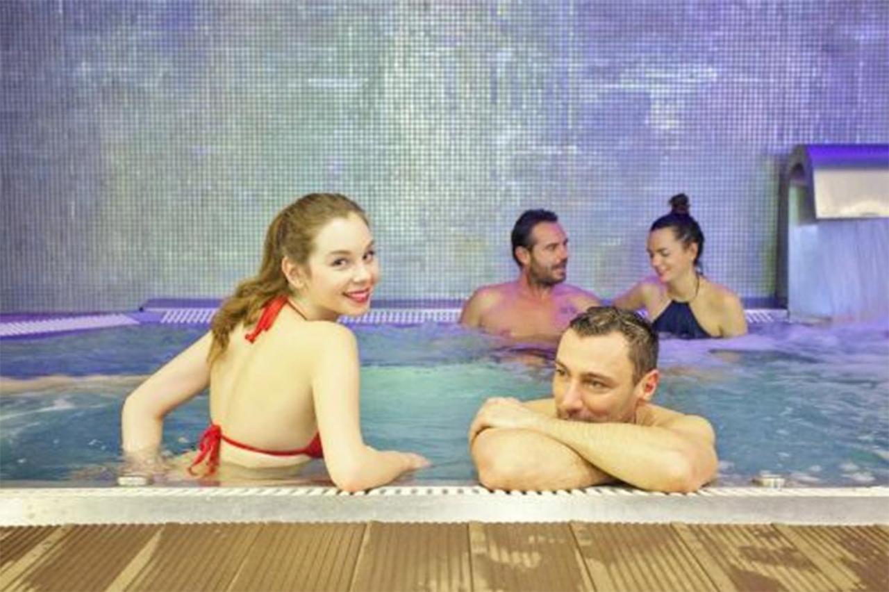 City Center Apartment With Gym & Spa Budapest Bagian luar foto